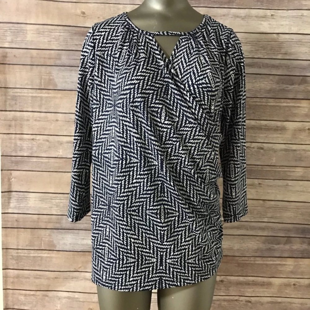 Skies are Blue maternity blouse!! Size medium.